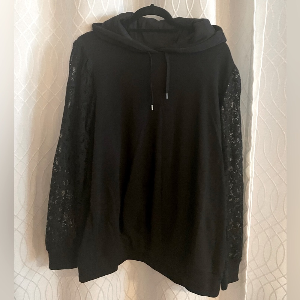 Torrid women’s hoodie with lace sleeves SZ 1